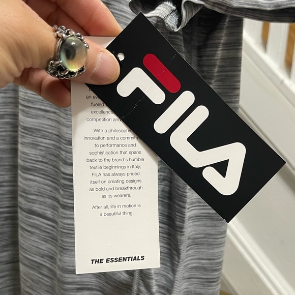 NWT Men’s Size Large Fila Short Sleeve Quick Dry Logo Print Tee In Rainfall Grey - Picture 6 of 9